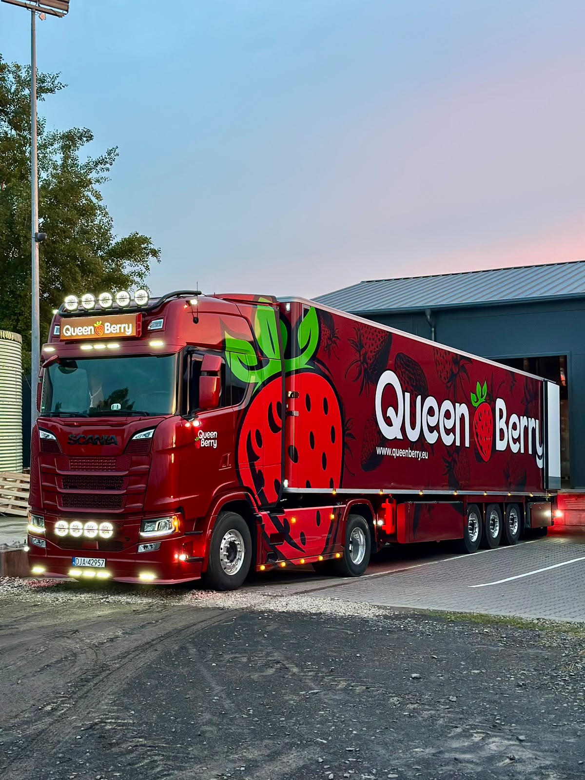 nowa flota chłodnicza w Queen Berry! to gwarancja świerzości. 4 nowa flota chłodnicza w Queen Berry! to gwarancja świerzości.